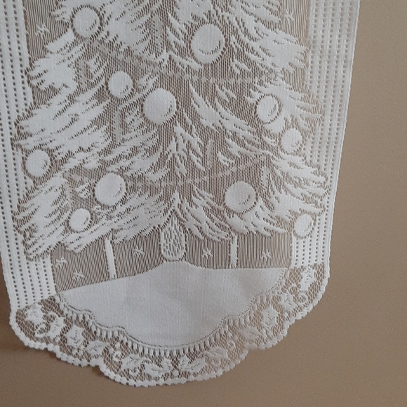 Christmas/Holiday laced wall decor - Picture 3 of 5